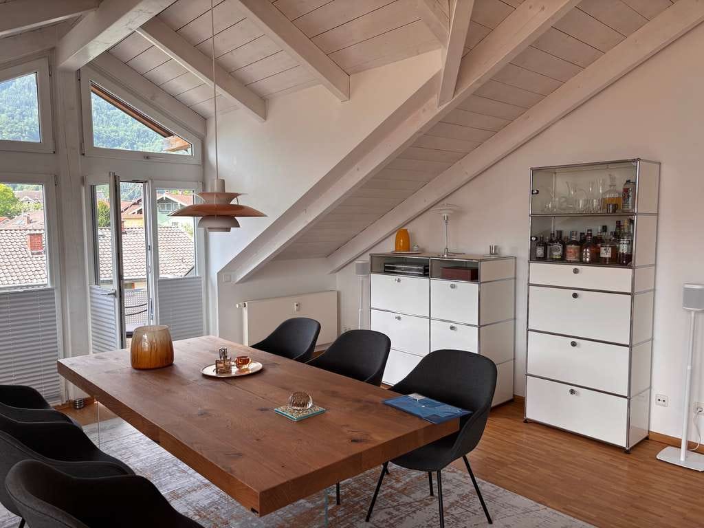 Immobilie in Flintsbach am Inn - Großartige Dachgeschosswohnung, mit viel Licht und tollem Ausblick, herrlichem Bad. - Bild 4