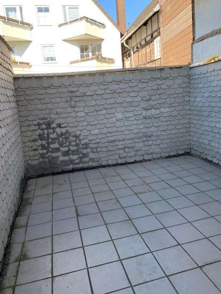 Immobilie in Holzminden - Kleines renovierungsbedürftiges Reihenmittelhaus im Herzen der Stadt   - Bild 3
