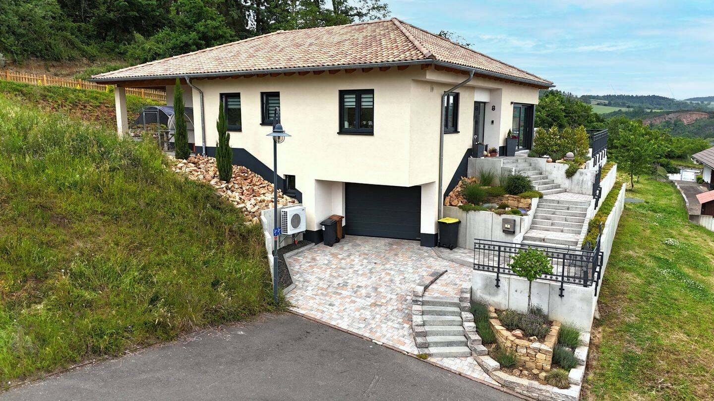 Immobilie in Staudernheim - Mediterraner Wohntraum mit Weitblick – Design, Ruhe & Freiheit auf einer Ebene - Bild 1