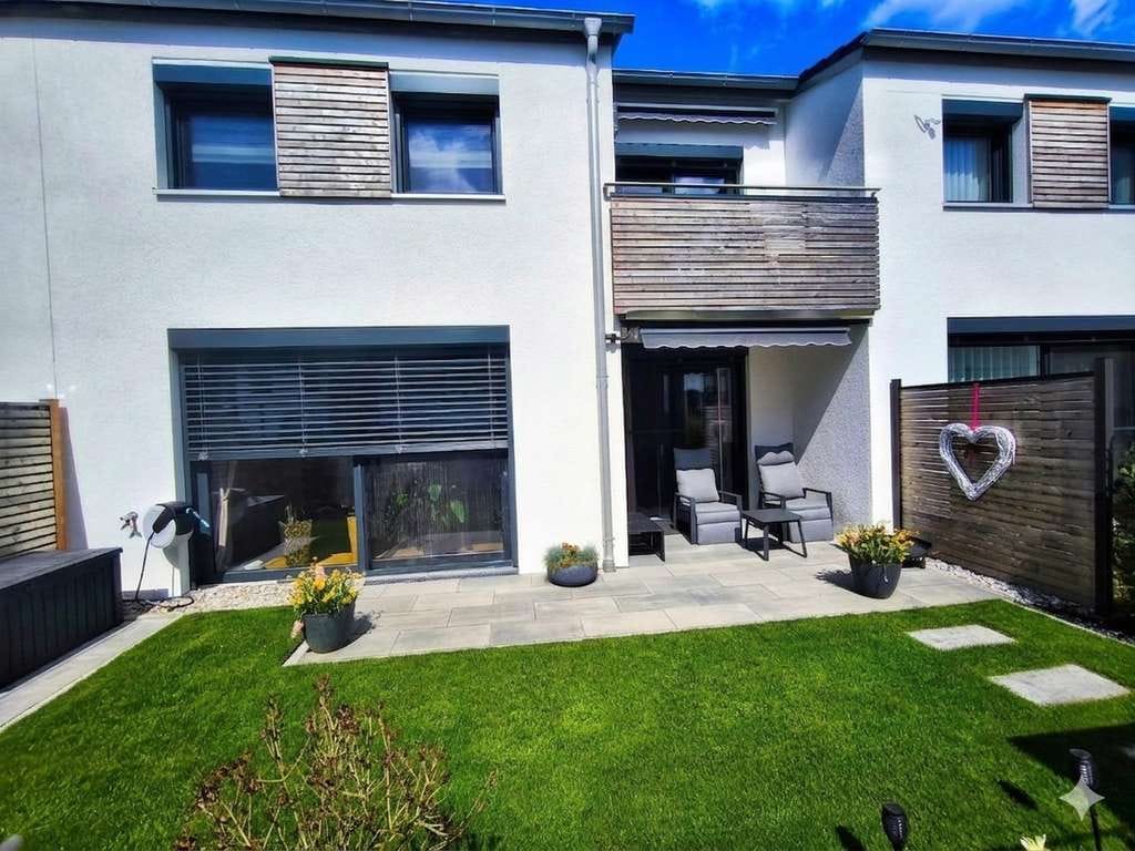 Immobilie in Boos - Neuwertiges KfW-55-Haus Baujahr 2023 mit 242 m² Nutzfläche, Sauna und weniger als 370€ Nebenkosten - Bild 1