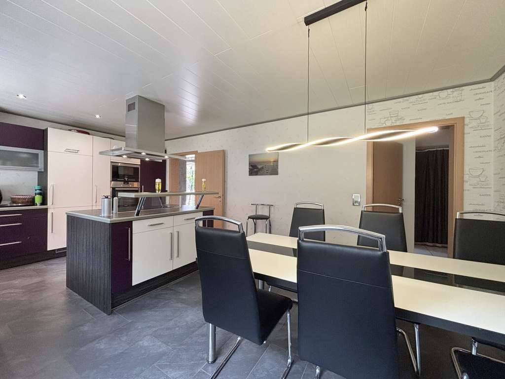 Immobilie in Lohra - Ihr Rückzugsort am Feldrand–Mehrfamilienhaus mit Garten, Pool und Sauna in Lohra-Kirchvers - Bild 2