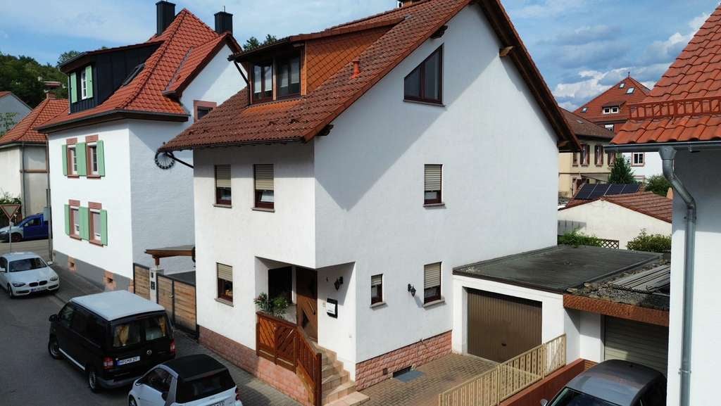 Immobilie in Birkenau - Zwei Häuser auf einem Grundstück – ca. 410 m² Wohnfläche für Familie, Generationen oder Vermietung - Bild 2
