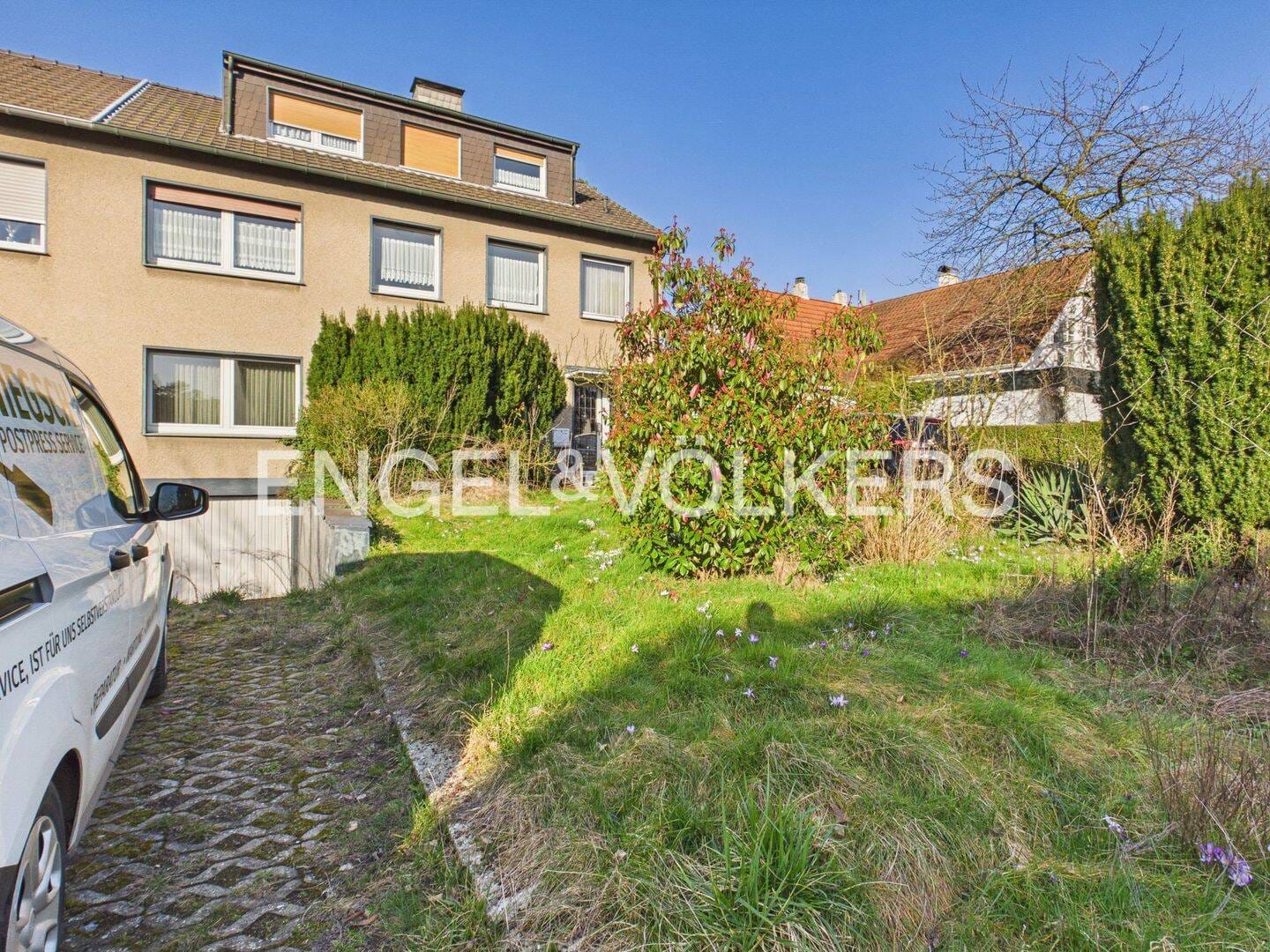 Immobilie in Willich - Willich: teilmodernisiertes 1-2 Familienhaus: 7 Zimmer, Garten, Terrasse & Balkon - Bild 2