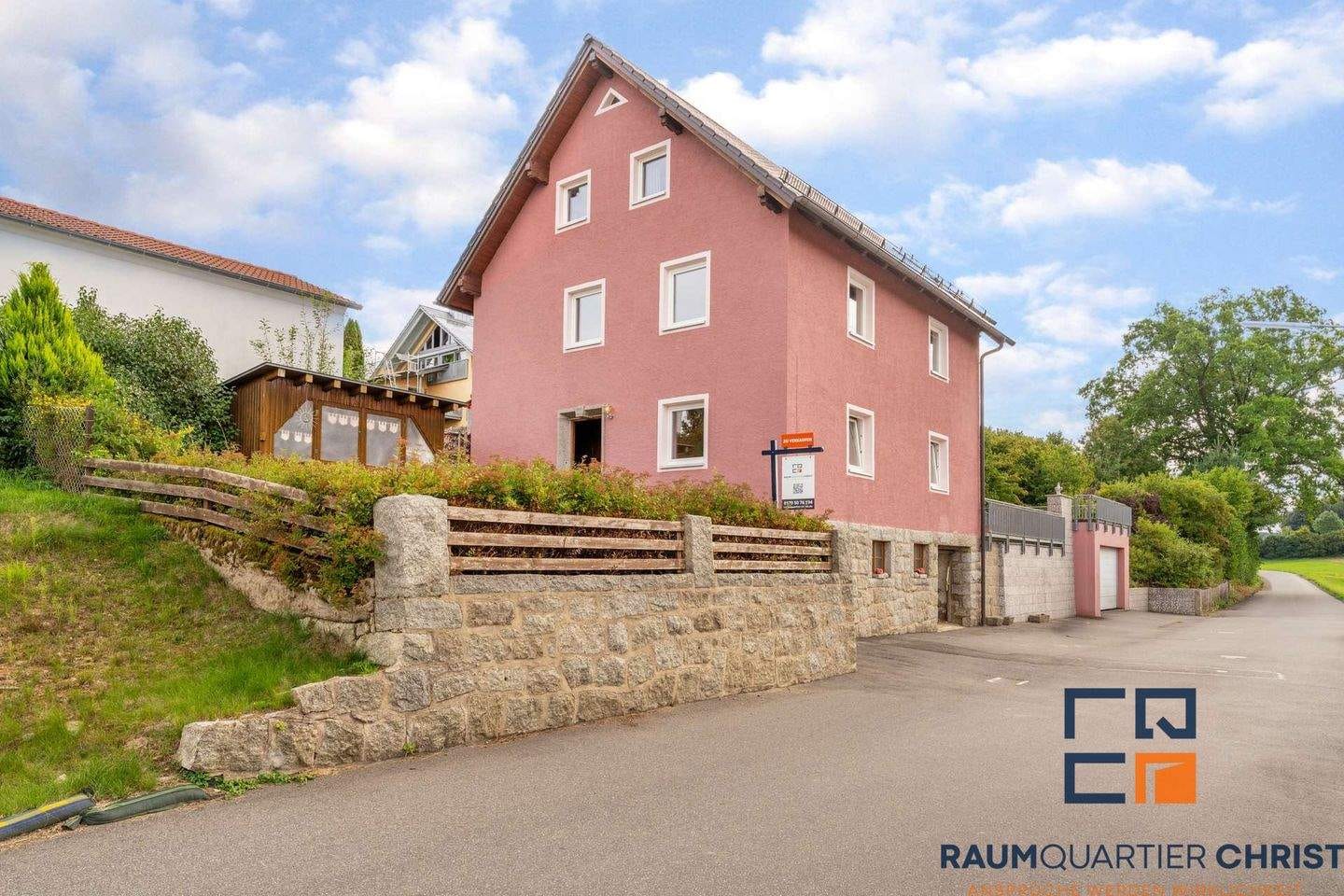Immobilie in Plößberg - Behinderten und Rollstuhlgerechtes Mehrfamilienhaus mit Aufzug, Sonnenterrasse und großen Garten - Bild 3