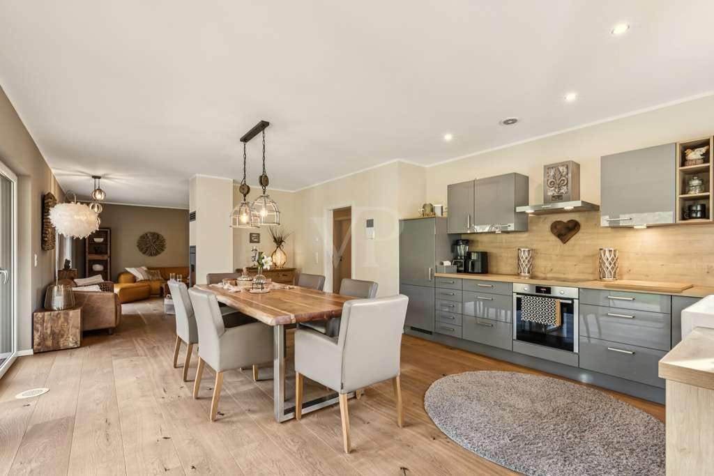 Immobilie in Erlenbach bei Dahn - Ihr Rückzugsort im Grünen: Exklusives Wohnhaus mit Nebengebäude und großem Garten - Bild 1