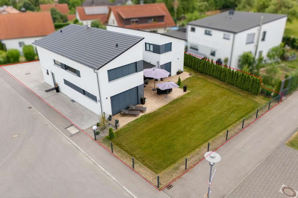 Immobilie in Neenstetten - Neuwertiges Traumhaus mit luxuriösem Platzangebot - Bild 0