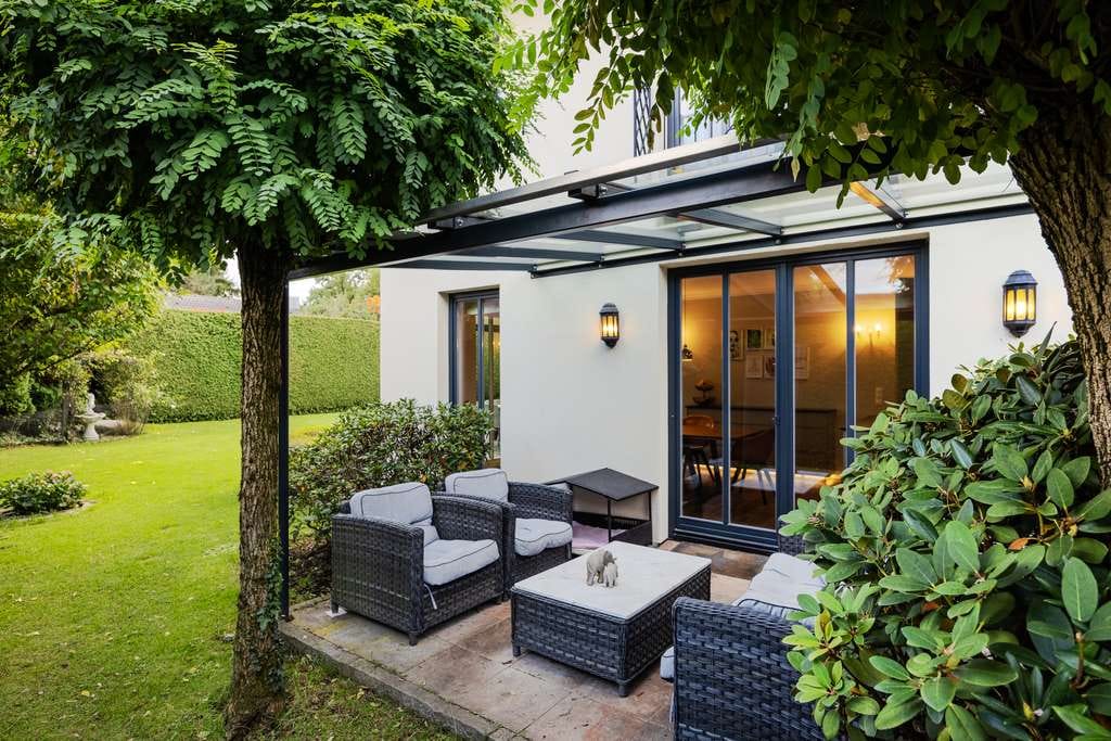 Immobilie in Straßlach-Dingharting - EXKLUSIVE TOSKANA-VILLA  SÜDLICH VON GRÜNWALD – WOHNEN WIE IM URLAUB - Bild 2