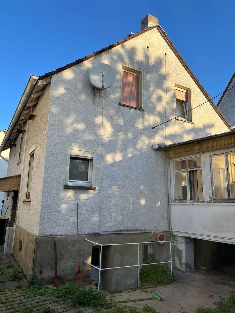 Immobilie in Nidderau - Einfamilienhaus in Nidderau - ca. 120 m² Wohnfläche, Garten, Garage, sanierungsbedürftig - Bild 2