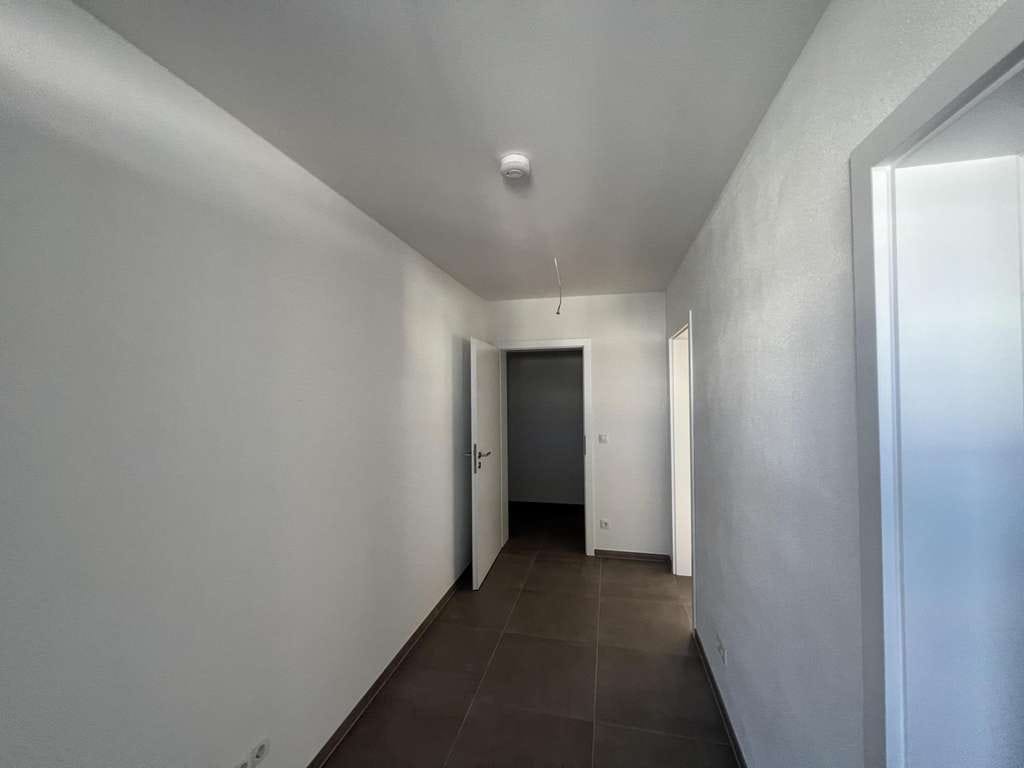 Immobilie in Ergoldsbach - Moderne 2-Zimmer-Wohnung mit Balkon & TG-Stellplatz in ruhiger Lage - Bild 2