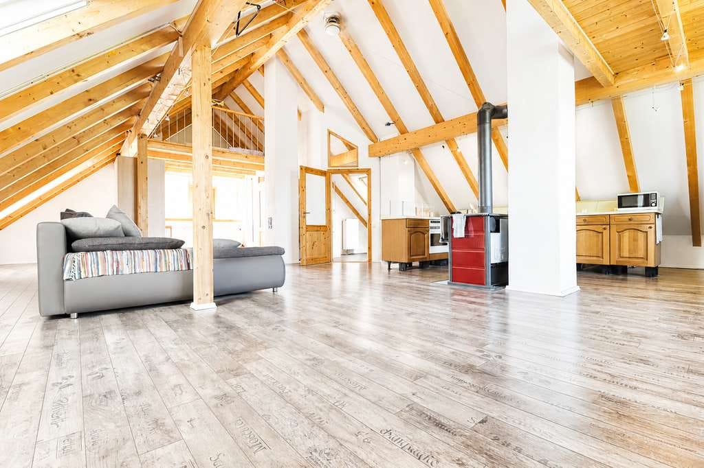 Immobilie in Bruckberg - Charmante Dachgeschosswohnung mit besonderem Wohngefühl und Gartenanteil in Bruckberg - Bild 0