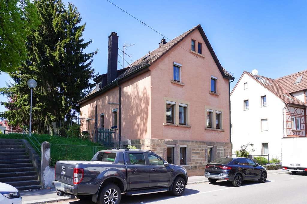 Immobilie in Heilbronn - Historisches Wohnhaus mit 9 Zimmern und Garten auf 452m² Grundstück in zentraler Lage von Böckingen - Bild 1