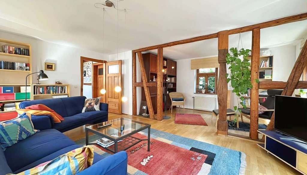 Immobilie in Cleebronn - Charmantes Einfamilienhaus mit Fachwerkflair, Terrasse & idyllischem Garten in Cleebronn - Bild 4