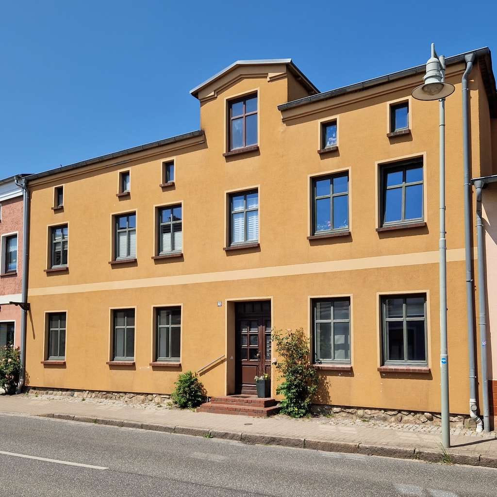 Immobilie in Tessin - Mehrfamilienhaus mit 4 WE - voll vermietet, Hof- und Gartenfläche, großes Nebengebäude als Lager - Bild 0