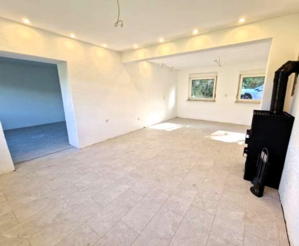 Immobilie in Schalksmühle - Charmantes Haus sucht Sie.
Einfamilienhaus mit Option für zwei Wohnungen!
 - Bild 4