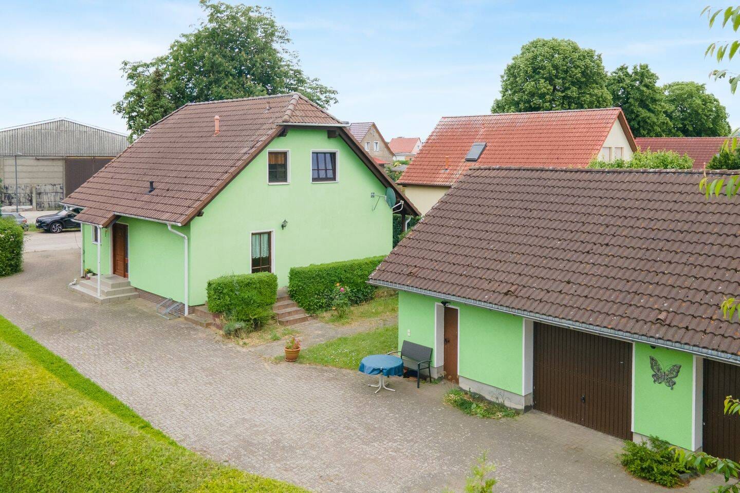 Immobilie in Reichenberg - Mit Einbauküche, Fußbodenheizung, Rollläden, Garagen u.v.m.: Landhaus-Einfamilienhaus in Reichenberg - Bild 0
