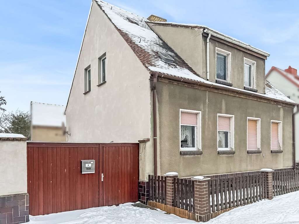 Immobilie in Zörbig - Charmantes Einfamilienhaus mit ausgebautem Dachgeschoss auf großzügigem Grundstück in Zörbig - Bild 2