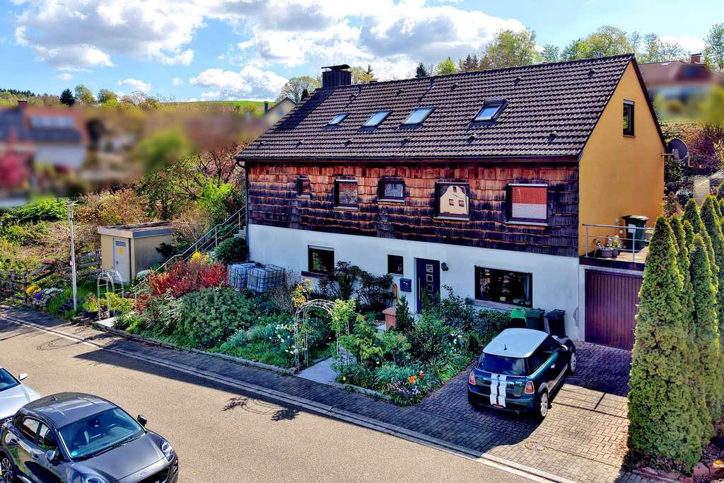 Immobilie in Spechbach - Zu Hause mit Zukunft: Gepflegtes Mehrfamilienhaus inklusive Bauland – Spechbach - Bild 0