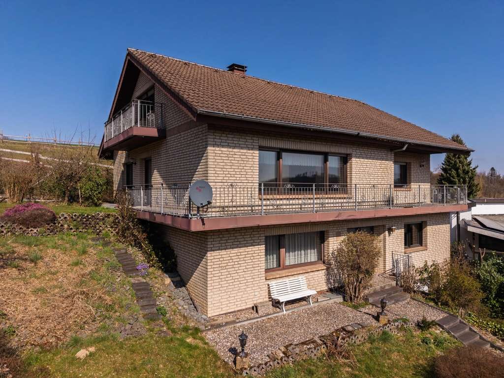 Immobilie in Reichshof - Exklusives Raumwunder mit traumhafter Weitsicht und hervorragenden Energiewerten! - Bild 2