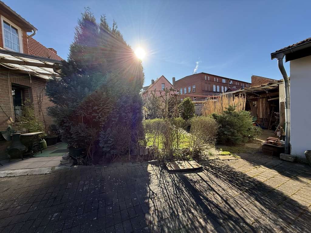 Immobilie in Gardelegen - WOHNHAUS mit DOPPELGARAGE + GARTEN - Bild 2