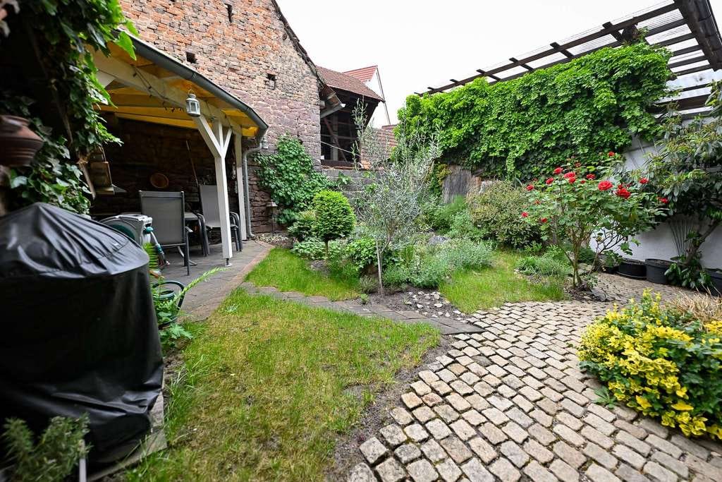 Immobilie in Walldorf - Ruhige Gartenidylle mitten in Walldorf – saniertes Zweifamilienhaus mit Maisonette-Wohnung - Bild 3