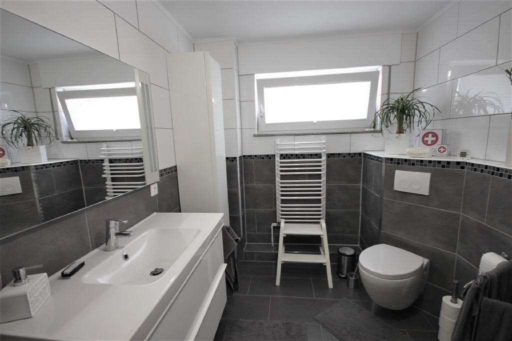 Immobilie in Lage - == Ab sofort frei! Schöne Souterrain ETW mit Terrasse in Lage-Billinghausen == - Bild 3