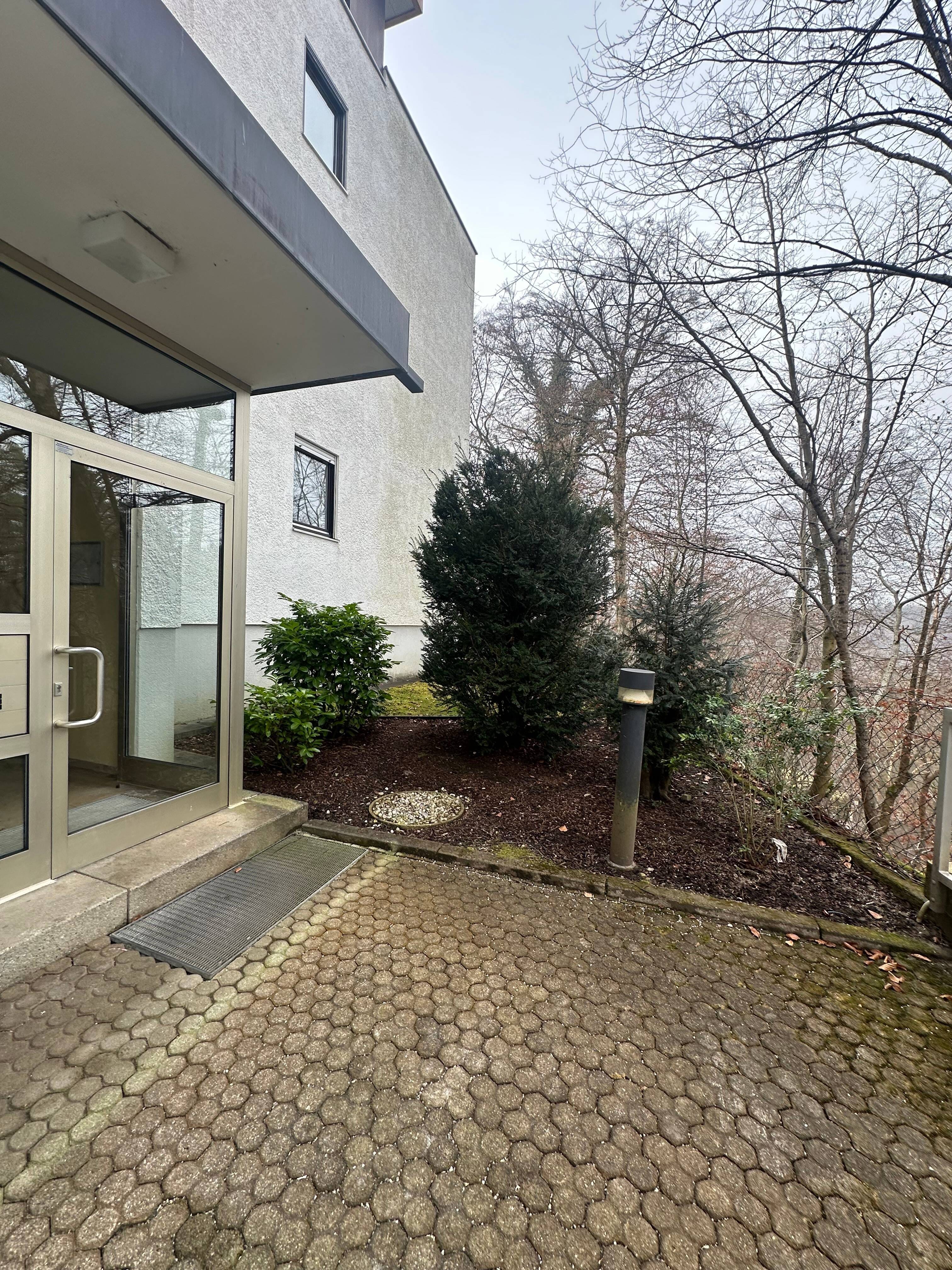 Immobilie in Grünwald - Leben im Park und Ortskernnah! 4-Zimmer-Wohnung mit schönem Ausblick - Bild 2