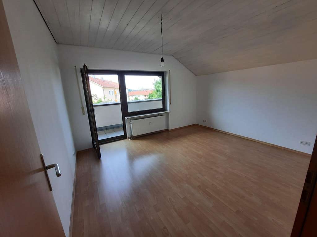 Immobilie in Traunreut - 3-Zimmer DG-Wohnung, 84 qm, zentrumsnah, provisionsfrei - Bild 2