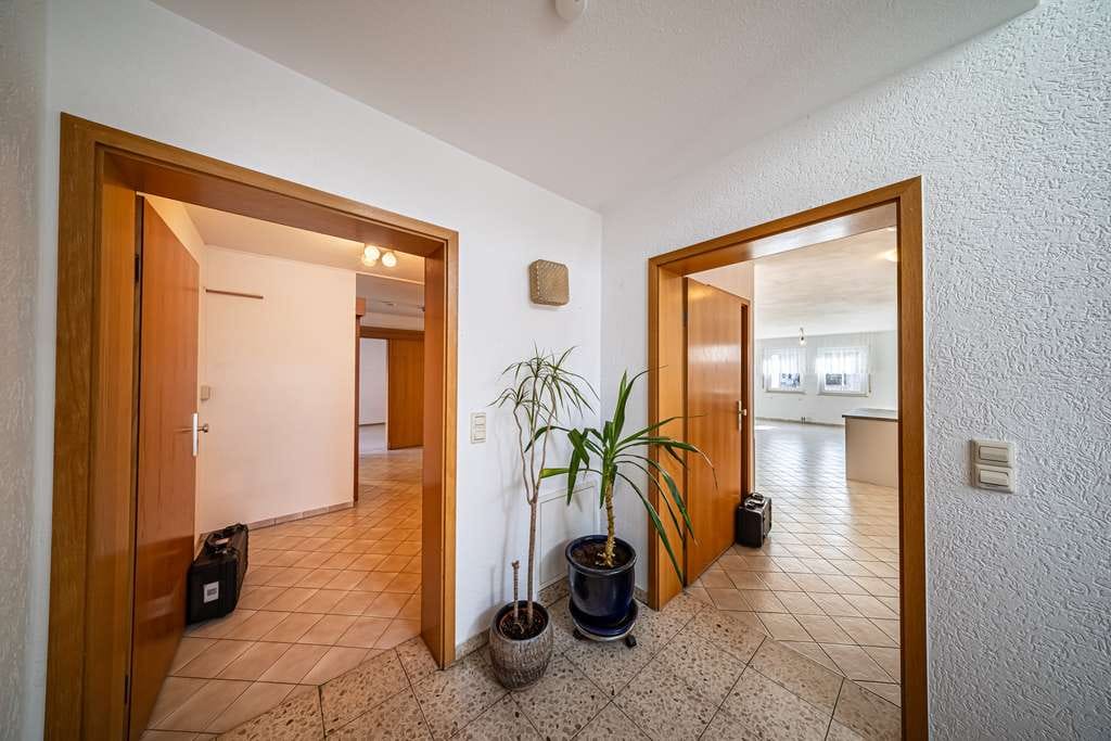 Immobilie in Welzheim - Moderne 2-Zimmer-Wohnung im 1. OG mit Balkon & Tiefgaragenstellplatz - Bild 2