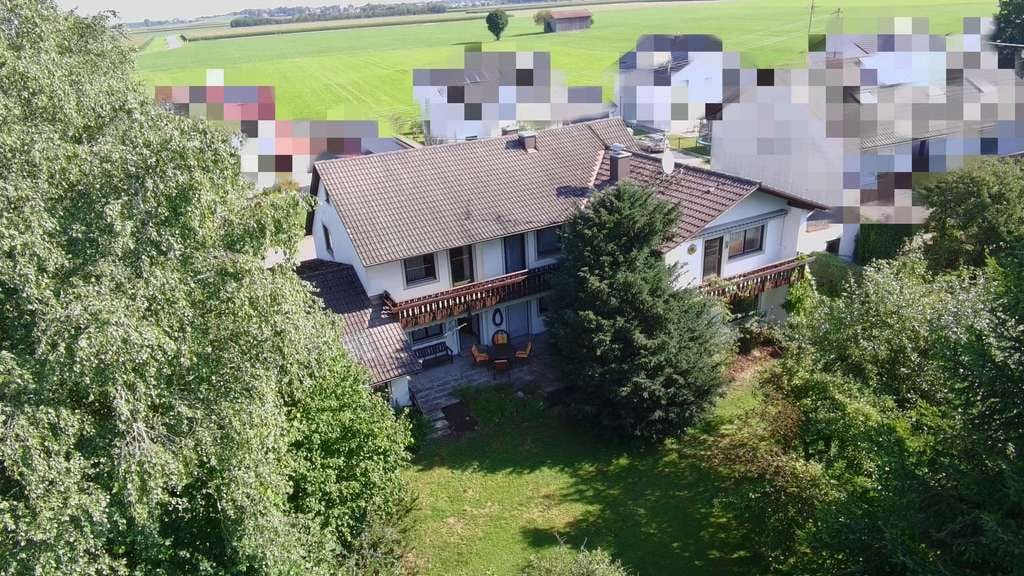 Immobilie in Jengen - Viel Raum für Ihre Ideen: Zweifamilienhaus mit Einliegerwohnung & 1.000 m² Garten - Bild 0