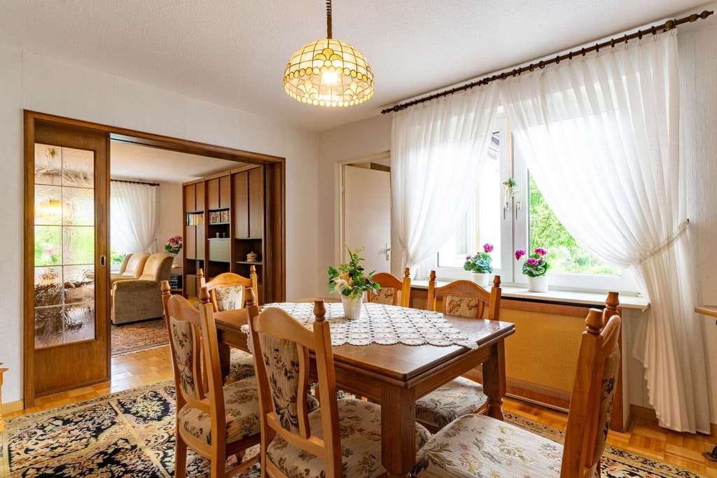 Immobilie in Herzebrock-Clarholz - Charmantes Wohnhaus auf außergewöhnlichem Grundstück in Herzebrock - Bild 2