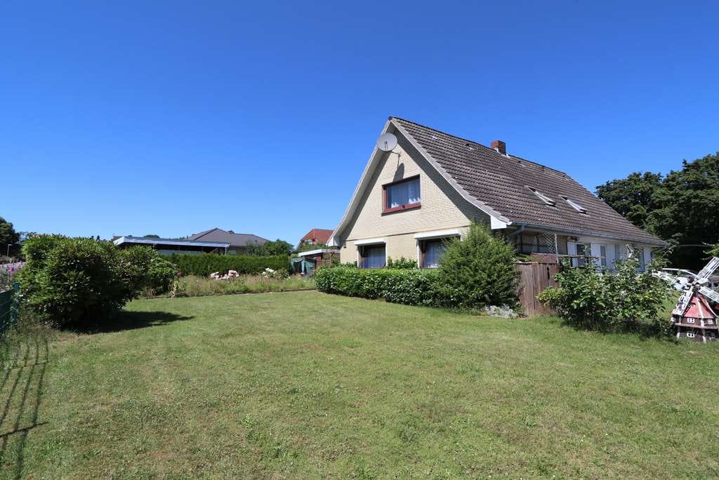 Immobilie in Basedow - Großes Einfamilienhaus mit liebevoll angelegten Garten und Potential! - Bild 0