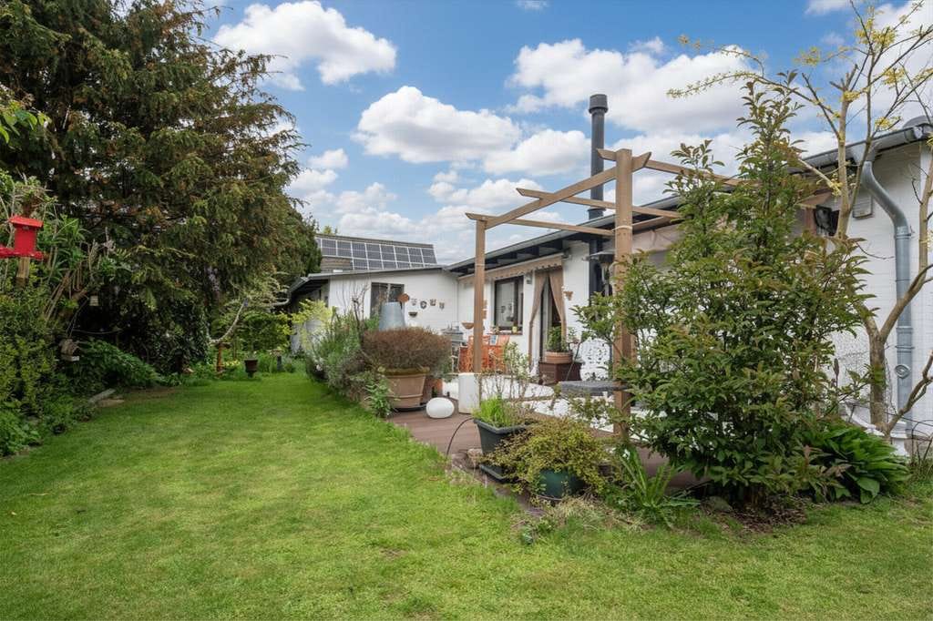 Immobilie in Brodersby - Ihr Rückzugsort an der Ostsee – stilvoll modernisiert mit Gartenidylle und viel Potenzial - Bild 4