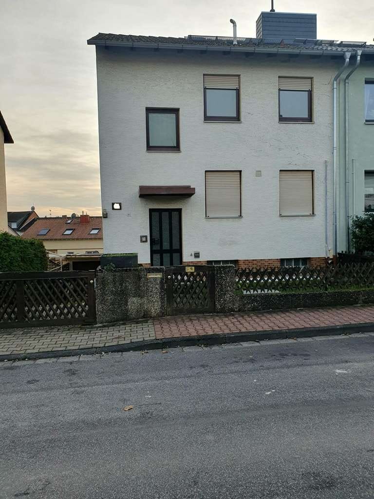 Immobilie in Bruchköbel - Handwerker aufgepasst, sanierungsbedürftiges Haus sucht neuen Eigentümer! - Bild 0