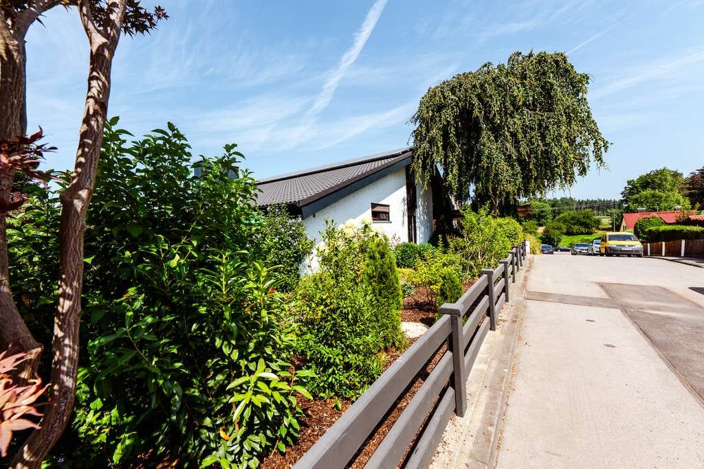 Immobilie in Odelzhausen - Einfamilienhaus - Juwel in Sittenbach (Odelzhausen) mit eingewachsenem Garten und Pool - Bild 2