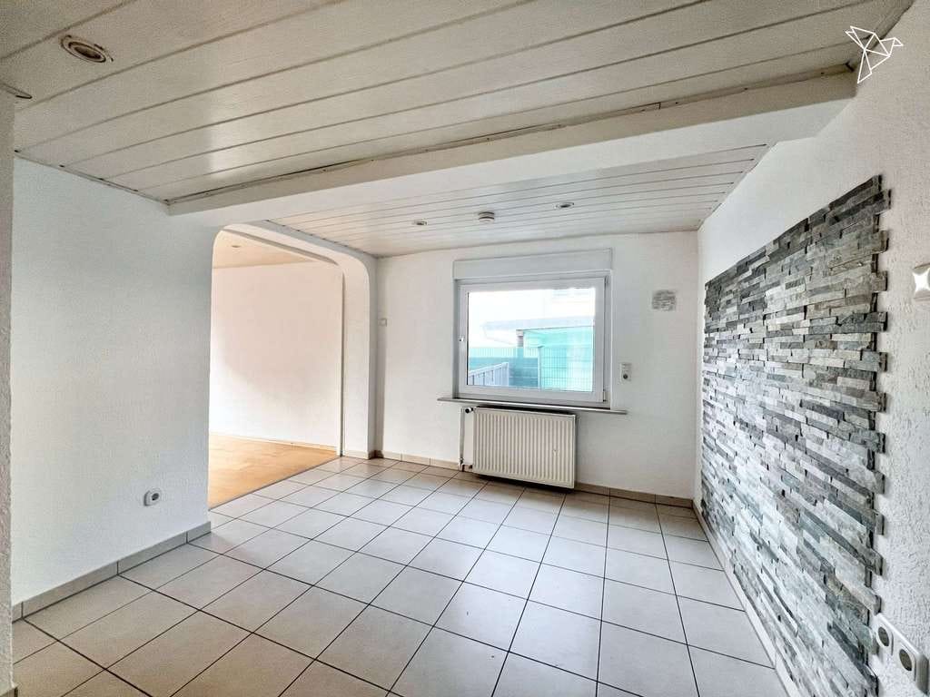 Immobilie in Rodgau - ZWEI WOHNEINHEITEN, EIN ZUHAUSE 🌟 Vielseitiges Zweifamilienhaus mit großem Hof in Rodgau! - Bild 2