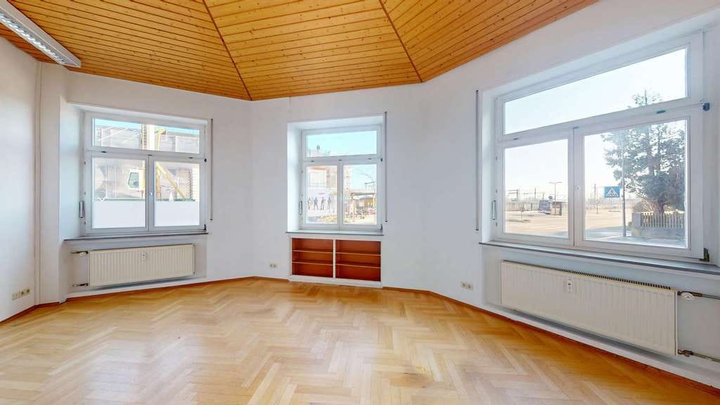 Immobilie in Aulendorf - Wohn- und Geschäftshaus mit Gewerbe im EG und zwei großzügigen Wohnungen in Bahnhofsnähe - Bild 3