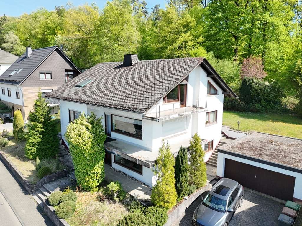 Immobilie in Hillscheid - Großzügiges Einfamilienhaus mit Einliegerwohnung in herrlicher Ortsrandlage und hervorragendem Rhein - Bild 1