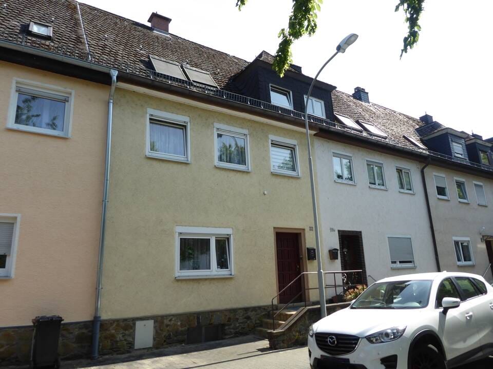 Immobilie in Wetzlar - Geräumiges 1-2-Familien-Reihenmittelhaus mit großem Garten in Niedergirmes! - Bild 1