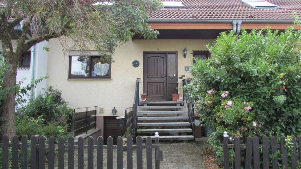 Immobilie in Erlensee - Großes Reihenmittelhaus mit ELW und Garage in guter Lage! - Bild 0