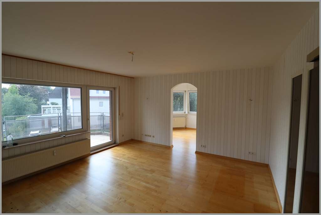 Immobilie in Bad Rothenfelde - freigestellte 4,5-Zimmer-Eigentumswohnung mit Balkon
und Tiefgarageneinstellplatz - Bild 2