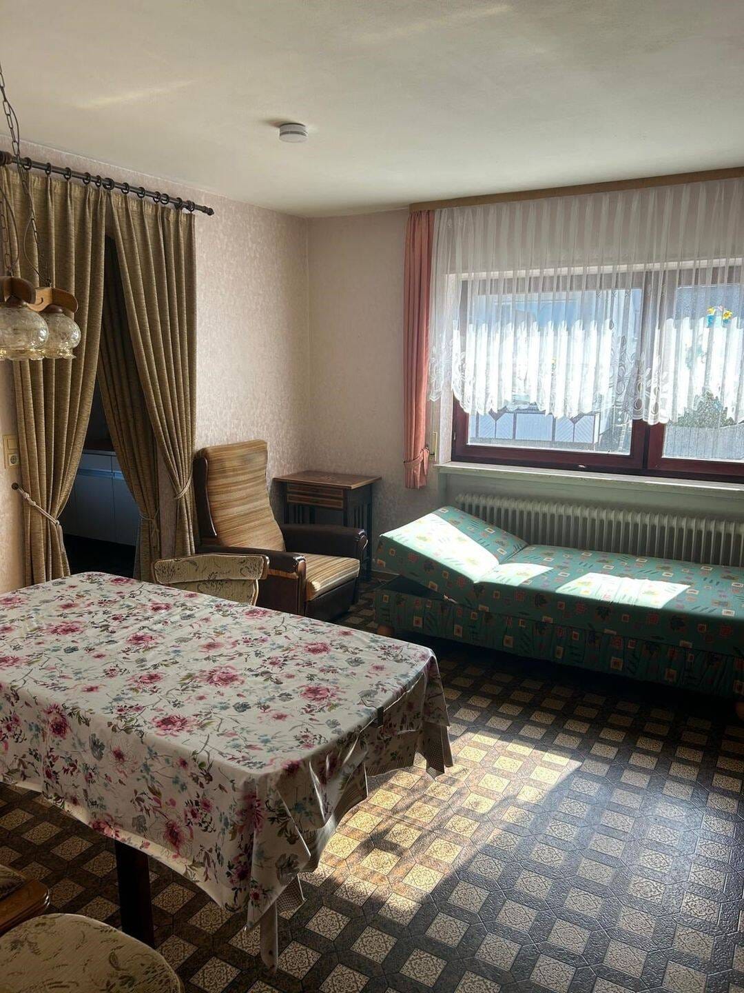 Immobilie in Freiensteinau - Ideales Zuhause für Familien - Einfamilienhaus mit viel Raum und Ausbaupotenzial - Bild 4