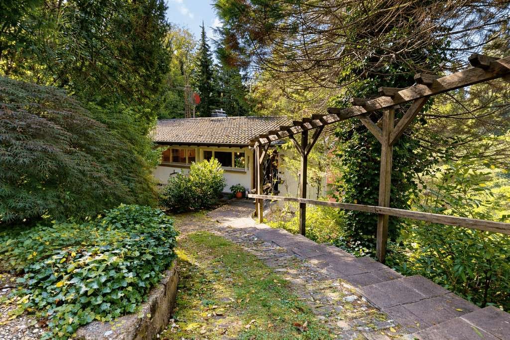 Immobilie in Marxzell - Unverwechselbar, Stilprägend und Außergewöhnlich: Architektenhaus in einzigartiger Waldrandlage - Bild 1