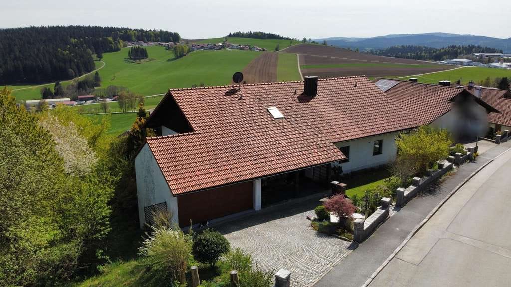 Immobilie in Wegscheid - Ankommen und durchatmen! Wohnen mit Panorama-Ausblick!  - Bild 3