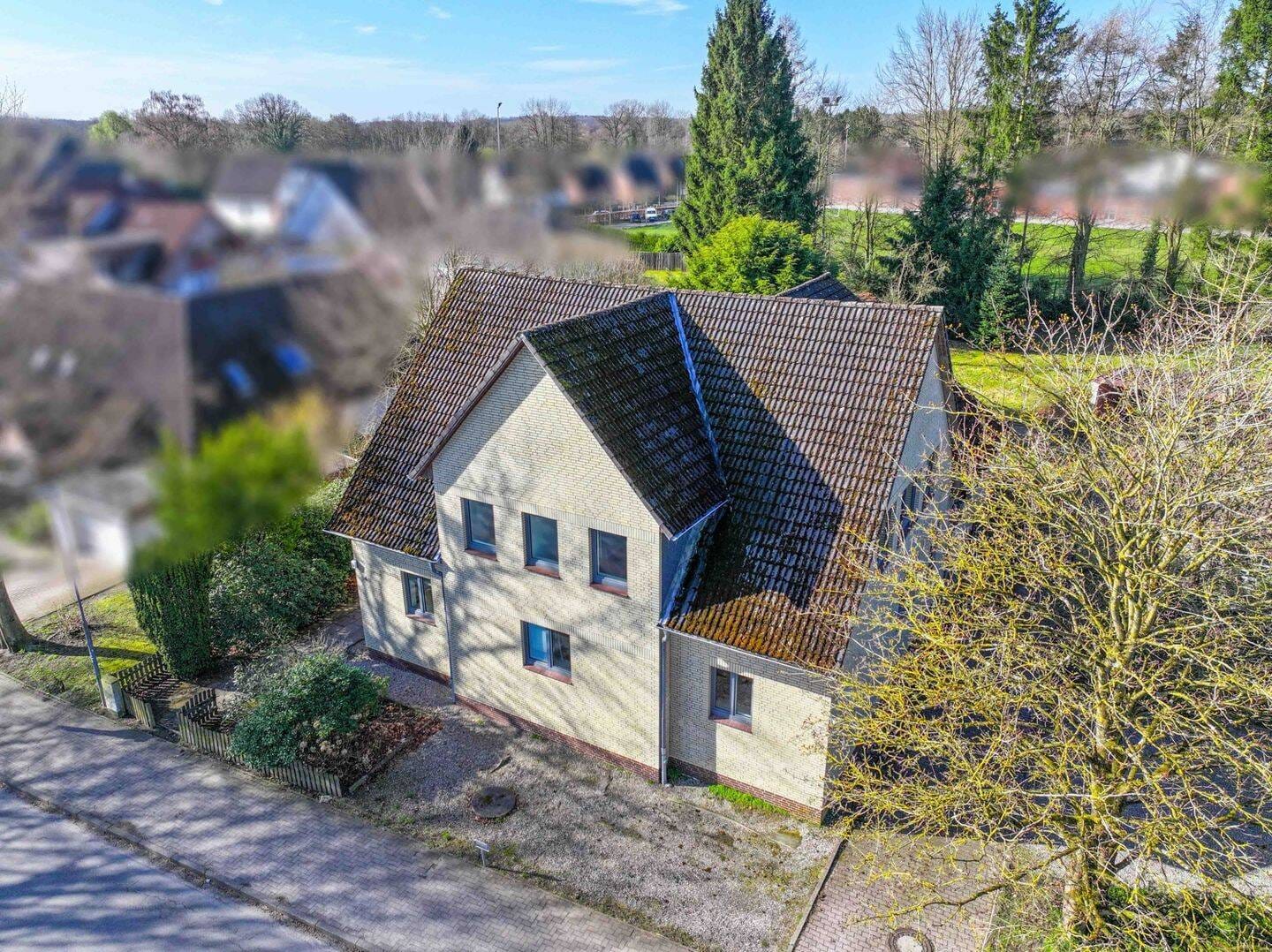 Immobilie in Grönwohld - ! NEU ! Ihr Zuhause mit Perspektive in 22956 Grönwohld - Großes Einfamilienhaus inkl. Baugrundstück - Bild 2