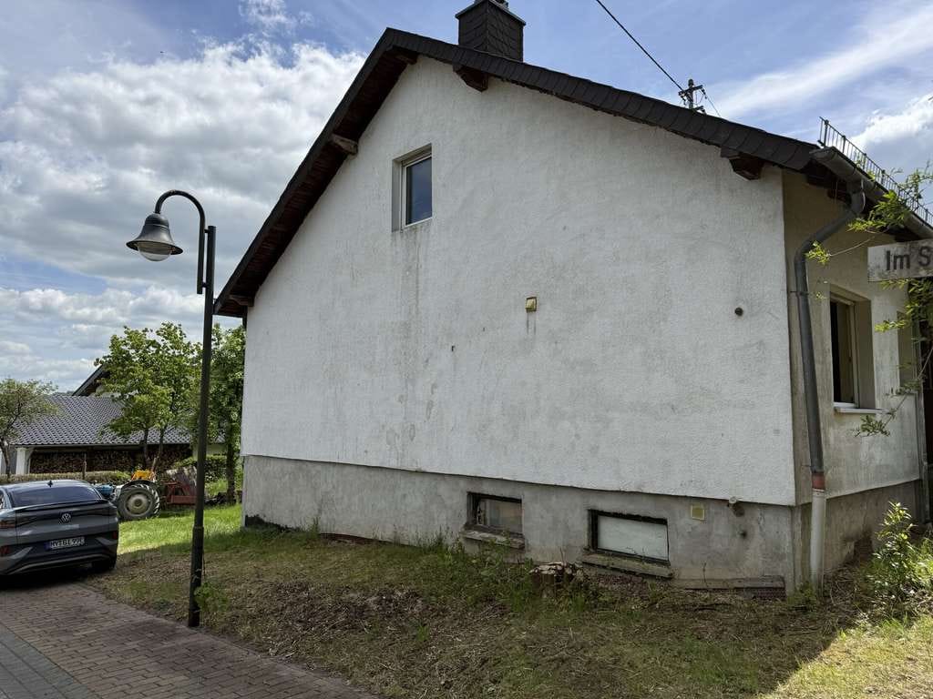 Immobilie in Ditscheid - Erwecken Sie dieses sanierungsbedürftige Einfamilienwohnhaus in der Gemarkung Ditscheid aus seinem D - Bild 2
