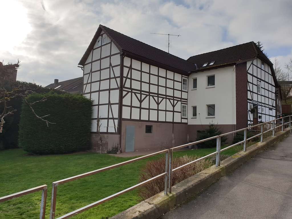 Immobilie in Eschershausen - Großzügige 5-Zimmer-Wohnung mit Terassen, Garagen und Stellplätzen in Eschershausen - Bild 3