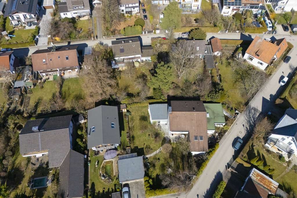 Immobilie in Baierbrunn - Großzügig Wohnen im Münchner Süden - Einfamilienhaus mit 865 m² großem Grundstück - Bild 2