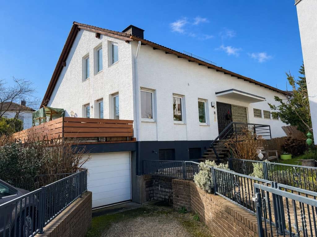 Immobilie in Oberursel - Gepflegtes Mehrfamilienhaus mit 4 Wohneinheiten - attraktives Entwicklungspotenzial - Bild 0