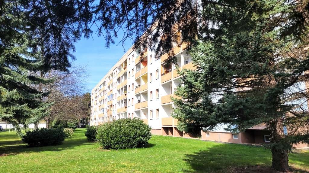 Immobilie in Zwickau - Charmantes Renovierungsobjekt mit Potential. Eigentumswohnung mit Balkon und Stellplatz. - Bild 0