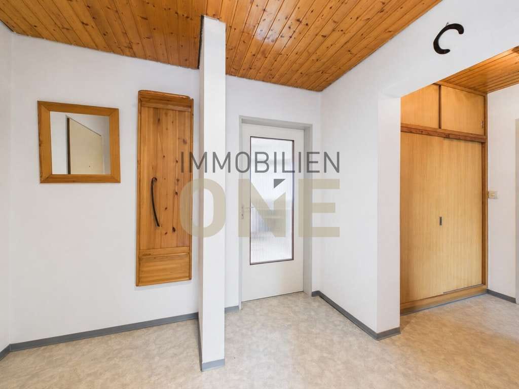 Immobilie in Regensburg - Freie 2-Zimmerwohnung mit Loggia, Tiefgarage und Blick ins Grüne - Bild 2